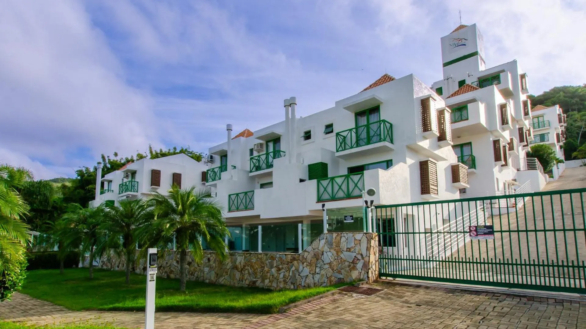 Vilas Da Brava: Duplex Com Churrasqueira Nm5522 フロリアノポリス